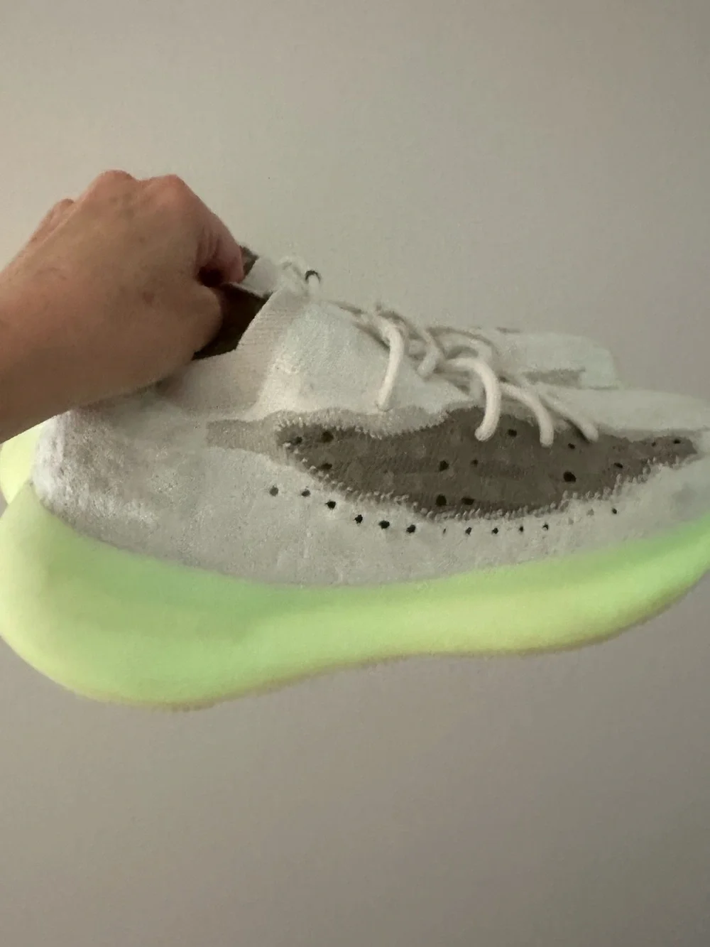 adidas Men’s Yeezy Boost 380 Calcite Glow Men’s Size 12